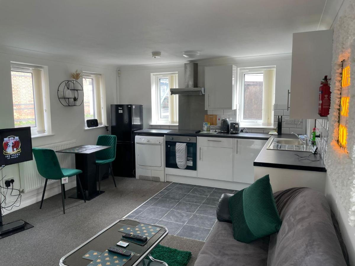 1 Bed @ Factory Quater - Chard St Apartment *